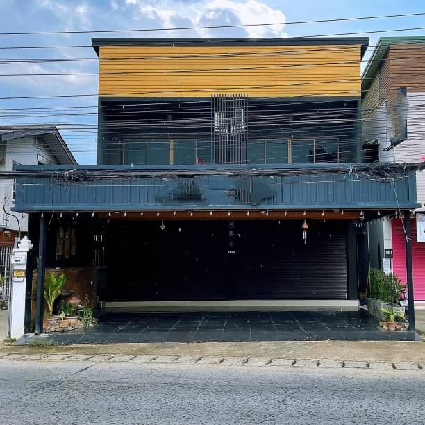 ติดถนนเลียบแม่น้ำปิง 7.9 ล้าน อาคารพาณิชย์ 2 ชั้น 2 คูหา 60.7 ตรว. ป่าแดด อำเภอเมือง เหมาะสำหรับเปิดเป็นร้านค้า ออฟฟิศ คลีนิค และอื่นๆ