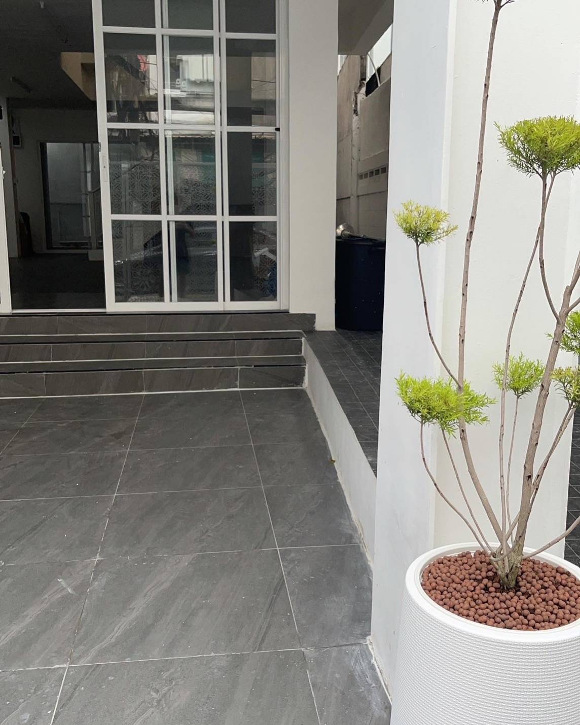 รหัสทรัพย์ R2901 ขาย อาคาร 3ชั้น  ตึกเพิ่งสร้างใหม่ อายุ 2 ปี ใกล้มหาวิทยาลัยหอการค้าไทย ซอยวิภาวดี 