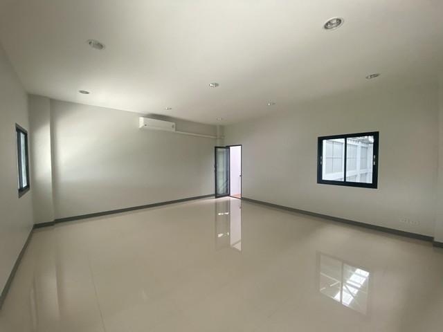 ให้เช่าโกดังใหม่พร้อมออฟฟิศ 400 - 600 ตรม.ย่านปทุมธานี คลองหลวง ใกล้ตลาดไท