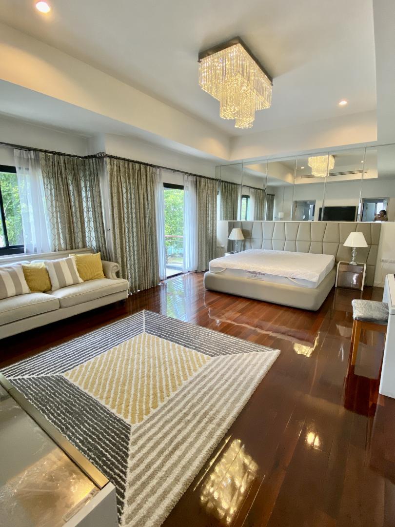 ขายบ้านเดี่ยว2ชั้น 151 ตร.ว. หมู่บ้านอควาดิวิน่ารามคำแหง94 หลังมุม ตรงข้ามClubhouse วิวสวน ใกล้เดอะพาซิโอ้ 