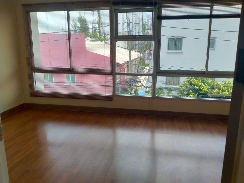 ขายทาว์นโฮม3ชั้น 20 ตร.ว. โครงการ RK Office Park มีนบุรี ถนนสุวินทวงศ์ 