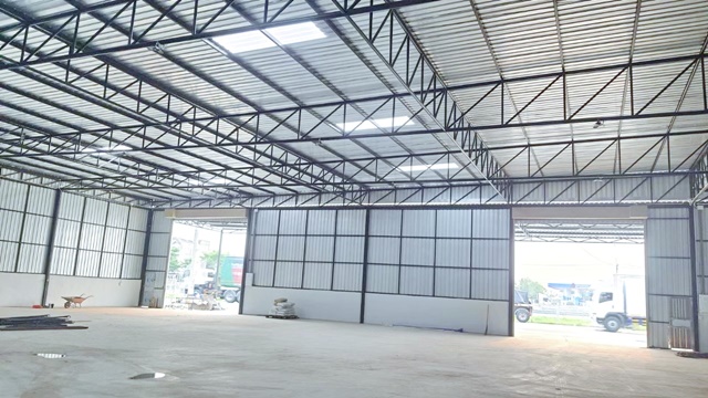  ให้เช่าโกดัง ตลาดคลองสี่ตะวันออก 22-32 ขนส่ง ปทุมธานี ปั้ม PTT ธรรมกาย 400ตรว. 1200 ตรม. ติดถ.Motorway ออฟฟิศ 2 ชั้น  ม.กรุงเทพ รังสิต