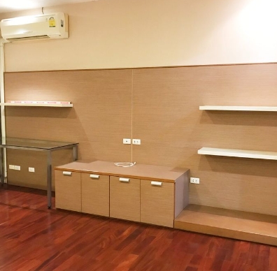  ให้เช่าทาวน์โฮม 4 ชั้น บ้านกลางเมือง พระรามเก้า-ลาดพร้าว ห้องมุม เนื้อที่ 50 ตรว มีสวนด้านข้าง ใกล้เลียบด่วนเอกมัย รามอินทรา 