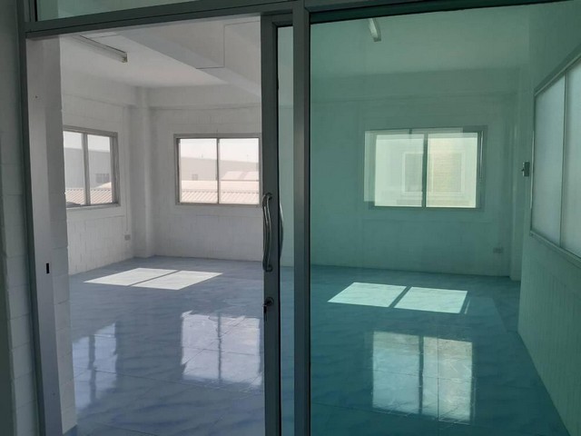 C3468  ขายโรงงานผลิตเครื่องสำอางขนาดเล็ก มีเครื่องจักรบางส่วน ใกล้ถนนกาญจนาตะวันตก9 ลาดหลุมแก้ว ปทุมธานี 