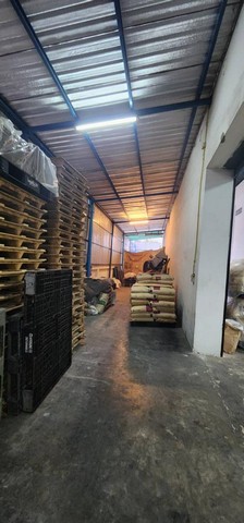 C4018 ขายโรงงานพลาสติก 297 ตารางวา พื้นที่สีม่วง มีใบอนุญาตรง.4 สามพราน นครปฐม