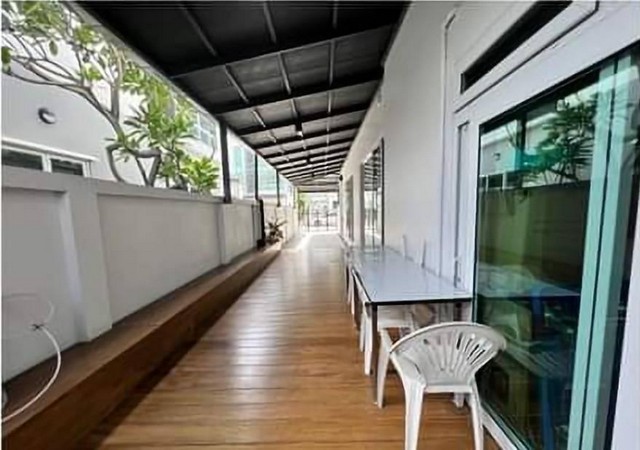 ให้เช่าโฮมออฟฟิศ 4 ชั้น 400 ตรม. โครงการบิซ เเกลเลอเรีย นวลจันทร์-เกษตรนวมินทร์ พร้อมเฟอร์นิเจอร์