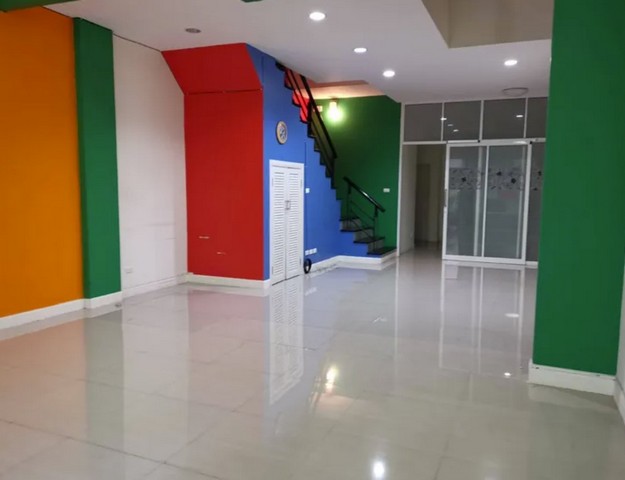 โฮมออฟฟิศ 4 ชั้น ม.พรีเมียม เพลส นวมินทร์-ลาดพร้าว 101 : 21.2 ตร.ว. 330 ตร.ม.