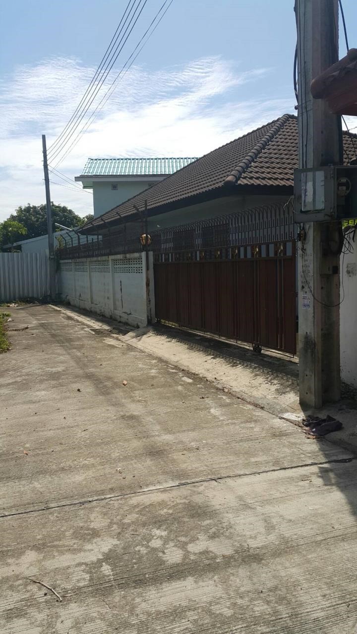 ขายโรงงานทำไอศครีมและบ้านพักคนงาน