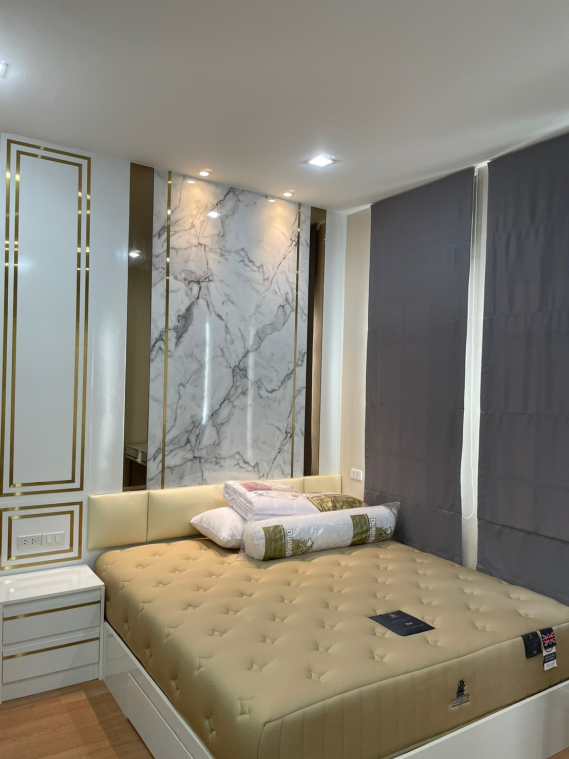 ขายทาวน์เฮาส์  2 ชั้น สไตล์อังกฤษ โกลเด้น ทาวน์ 3 บางนา-สวนหลวงเ จ้าของขายเอง  ราคา 4.5 ล้าน