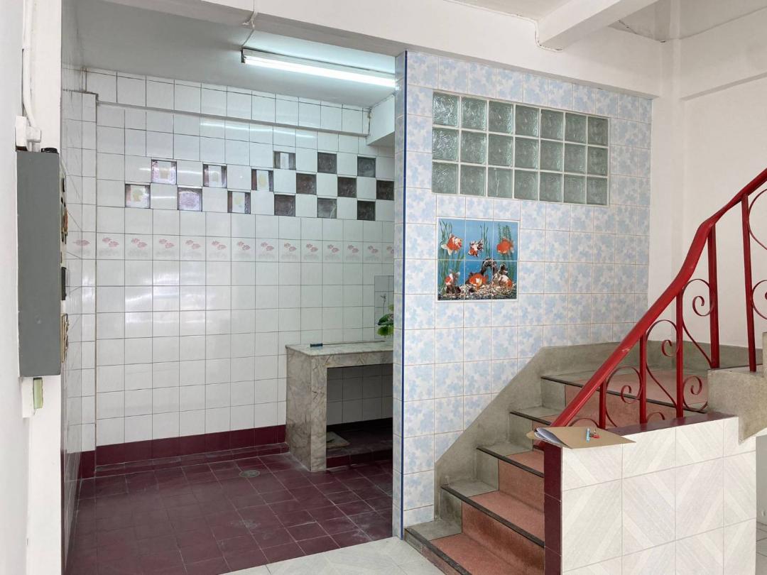 ให้เช่าอาคารพาณิชย์ 3 ชั้น ถนนประชาชื่น​ ย่านประชาชื่น  เหมาะค้าขาย ทำธุรกิจ