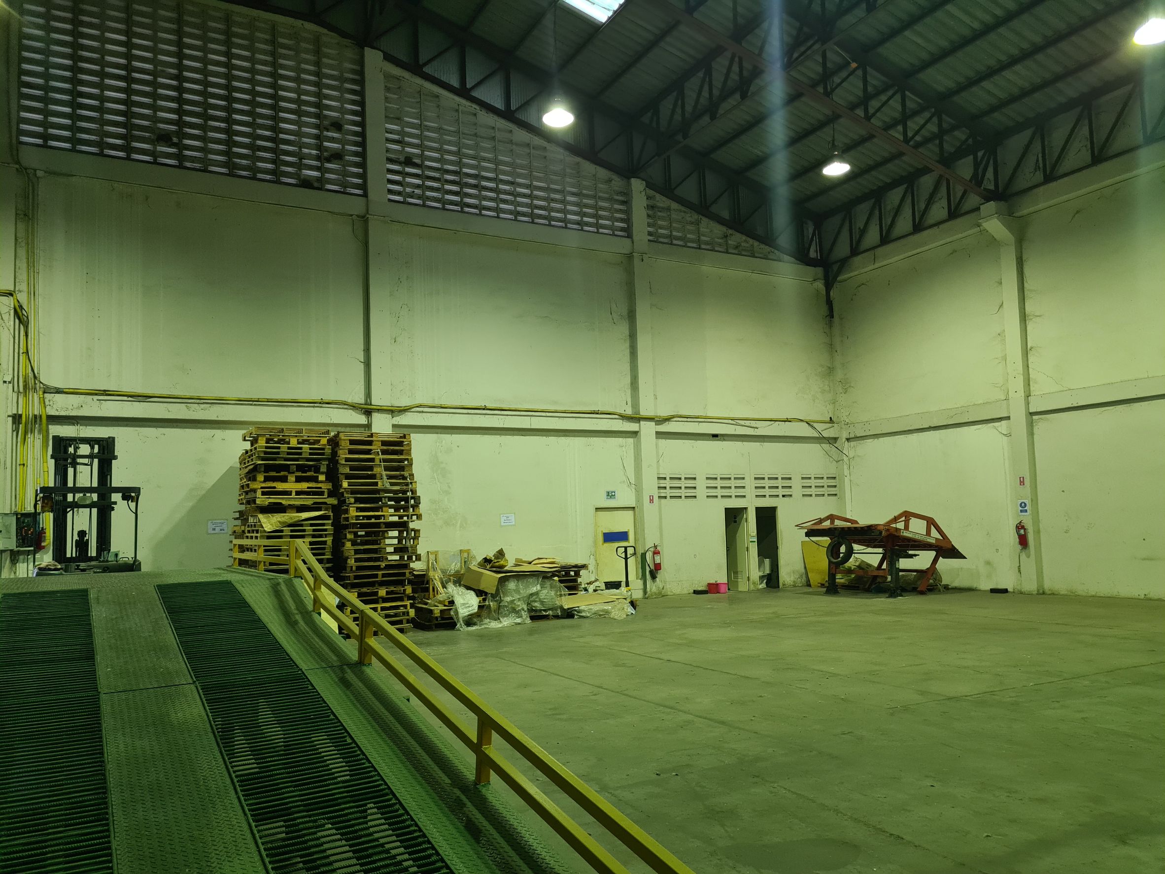 รหัสทรัพย์ R2907 ให้เช่า โกดัง โรงงาน พร้อมสำนักงาน เป็นพื้นที่สีเหลือง บางเสาธง สมุทรปราการ