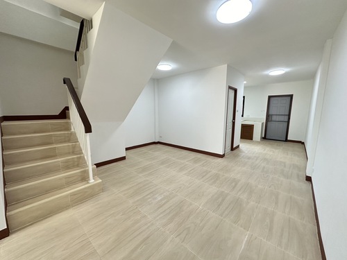 ขาย Townhouse ไม่ไกลจากตัวเมืองเชียงใหม่ เดินทางสะดวก เพียง 15 นาที เท่านั้น โซนสันกำแพง