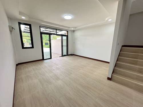 ขาย Townhouse ไม่ไกลจากตัวเมืองเชียงใหม่ เดินทางสะดวก เพียง 15 นาที เท่านั้น โซนสันกำแพง