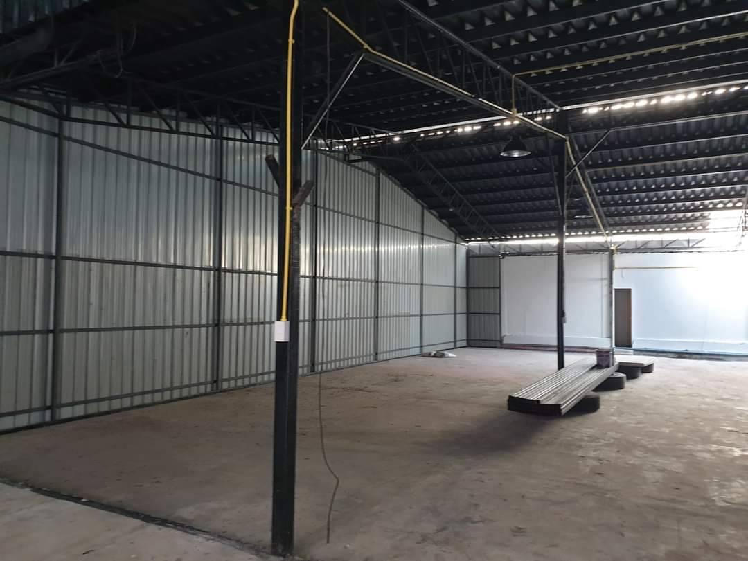 ให้เช่าโกดังในเมือง มีพื้นที่ 2 ขนาด พื้นที่ใช้สอย 350 , 400 ตารางเมตร ใกล้ทางด่วน ติดรถไฟฟ้า ซอย ติวานนท์ นนทบุรี