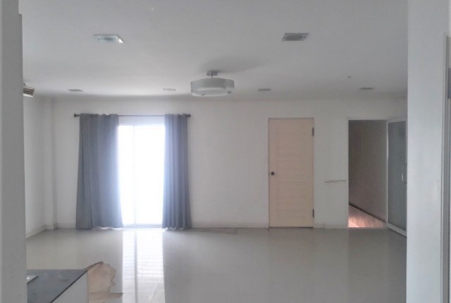 ขายอาคารพาณิชย์   อำเภอเมืองร้อยเอ็ด  ร้อยเอ็ด (PKK04-04807)