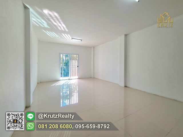 ขายอาคารพาณิชย์ ศักยภาพดีมาก ห้องริม เนื้อที่ 23.8 ตร.ว. 3 นอน 3 น้ำ ต.นอกเมือง อ.เมืองสุรินทร์ จ.สุรินทร์ 