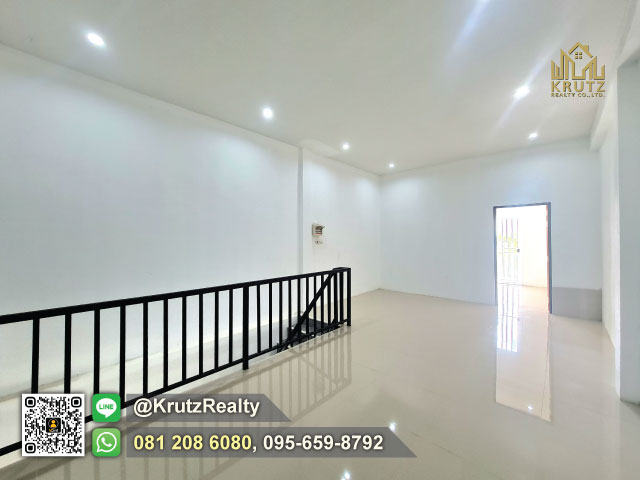 ขายอาคารพาณิชย์ ศักยภาพดีมาก ห้องริม เนื้อที่ 23.8 ตร.ว. 3 นอน 3 น้ำ ต.นอกเมือง อ.เมืองสุรินทร์ จ.สุรินทร์ 