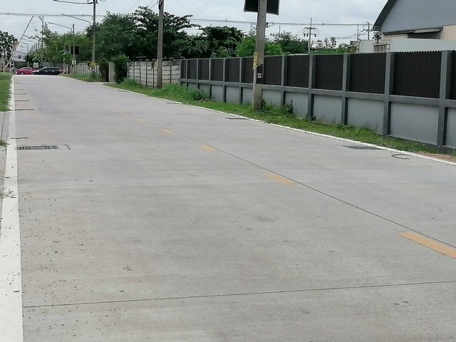 ขายที่ดิน 4-3-39 ไร่  ติดถนนซอยคอนกรีตกว้าง 8 เมตร แปลงที่ดินจากปากซอย ประมาณ 300 เมตรมีโลตัสปากซอย ต.คลองสอง อ.คลองหลวง จ.ปทุมธานี