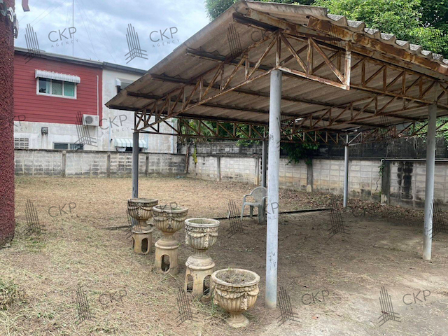 ขาย ที่ดินพร้อมสิ่งปลูกสร้าง ขนาด 239.8 ตร.วา พื้นที่กว้างขวาง กลางเมืองนครปฐม