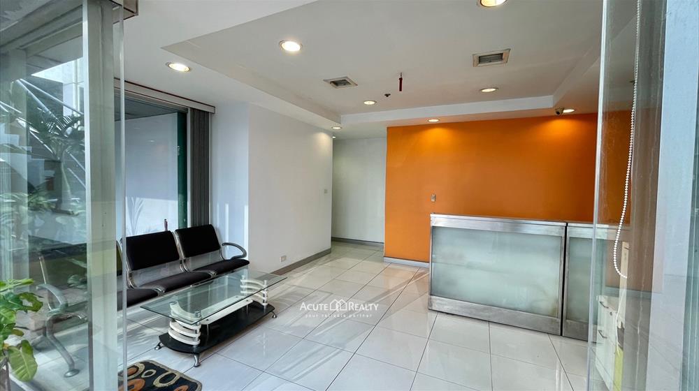 ให้เช่าพื้นที่ 208 ตร.ม. สุขุมวิท 21 ใจกลางอโศก เหมาะทำคลินิก ออฟฟิศ ร้านอาหาร