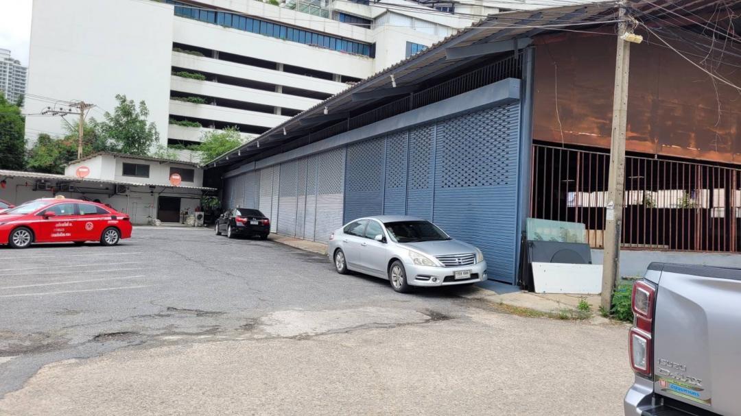 ให้เช่าโกดัง  ถนนพระราม3 ติด BRT พื้นที่ในโกดัง 800 ตารางเมตร จอดรถได้มากกว่า 20 คัน  สามารถทำได้หลายธุรกิจ บน และ คอมมูนิตี้มอล 