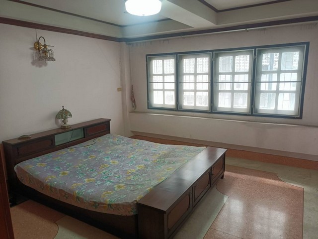 ขายด่วน ตึกแถว 4 ชั้น 21.7 ตารางวา ประชาอุทิศ74/1  ใกล้ ตลาดประชาอุทิศ76 แขวงบางมด เขตทุ่งครุ กทม.  ZTK002