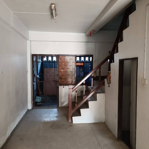 ให้เช่าอาคารพาณิชย์4 ชั้นครึ่ง 18ตร.วา  ต.ต้นมะม่วงอ.เมือง  จ.เพชรบุรี  ZW253