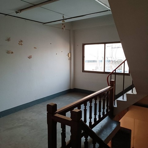 ให้เช่าอาคารพาณิชย์4 ชั้นครึ่ง 18ตร.วา  ต.ต้นมะม่วงอ.เมือง  จ.เพชรบุรี  ZW253