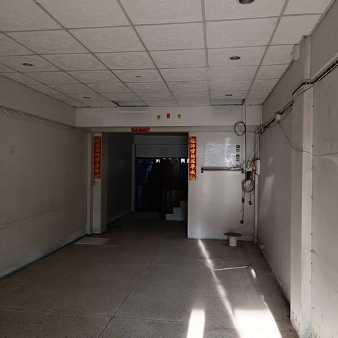 ให้เช่าอาคารพาณิชย์4 ชั้นครึ่ง 18ตร.วา  ต.ต้นมะม่วงอ.เมือง  จ.เพชรบุรี  ZW253