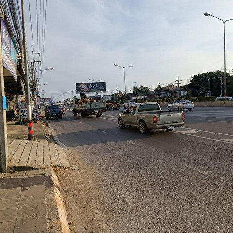 ให้เช่าอาคารพาณิชย์4 ชั้นครึ่ง 18ตร.วา  ต.ต้นมะม่วงอ.เมือง  จ.เพชรบุรี  ZW253