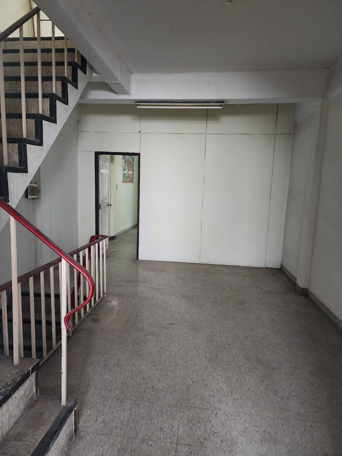 อาคารพาณิชย์ฯ - 1 นอน 2 Bathroom 4500000 thb   สวย ใกล้สาธร