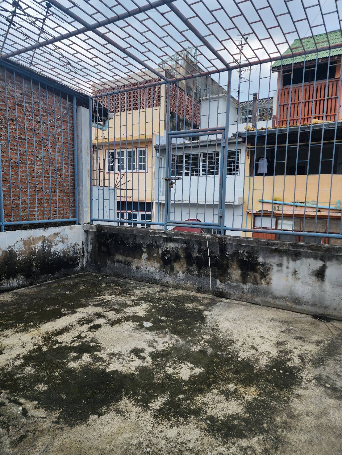 อาคารพาณิชย์ฯ - 1 นอน 2 Bathroom 4500000 thb   สวย ใกล้สาธร