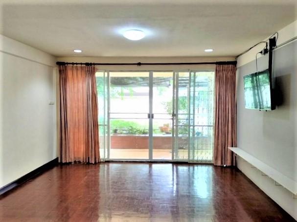 ให้เช่าบ้านเดี่ยว 2 ชั้น หมู่บ้านเมืองทอง 2/3 พัฒนาการ 53  ใกล้ รร.เตรียมอุดมศึกษาพัฒนาการ  พื้นที่ใช้สอย 220 ตรม. 4 ห้องนอน 4 ห้องน้ำ