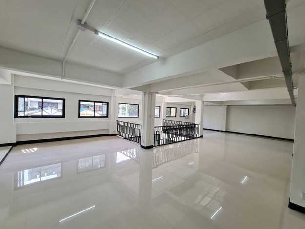 ขาย/เช่า อาคารพาณิชย์ 3 ชั้น 4 คูหา ถ.กรุงเทพ-นนทบุรี ใกล้รถไฟฟ้าแยกติวานนท์