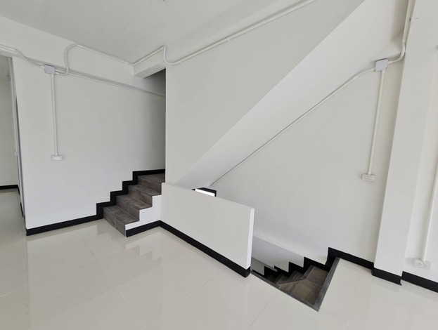 ขาย/เช่า อาคารพาณิชย์ 3 ชั้น 4 คูหา ถ.กรุงเทพ-นนทบุรี ใกล้รถไฟฟ้าแยกติวานนท์