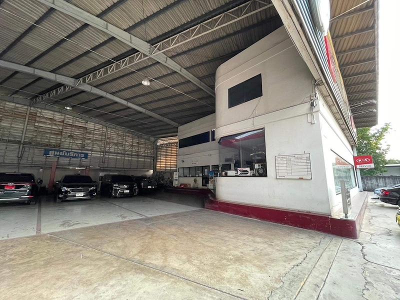 ให้เช่าโชว์รูมรถอาคารสำนักงาน พื้นที่รวมทั้งสิ้น 2.5 ไร่  ถนนวิภาวดีรังสิต 70 สามารถเปลี่ยนแปลงสิ่งปลูกสร้างได้ตามต้องการ 
