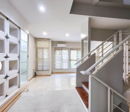 ให้เช่าและขาย ทาวน์โฮม 3ชั้น บ้านกลางเมือง บริติชทาวน์ ศรีนครินทร์ 