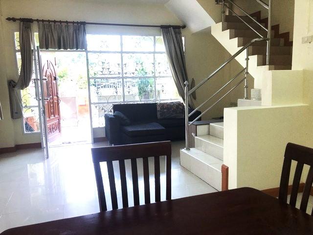 ให้เช่าทาวส์โฮม 3 ชั้น ซอยวิภาวดี 28 ย่านวิภาวดี ใกล้ BTS 5แยกลาดพร้าว ใกล้เซ็นทรัลลาดพร้าว  พื้นที่ใช้สอยขนาด 250 ตารางเมตร 4 ห้องนอน 