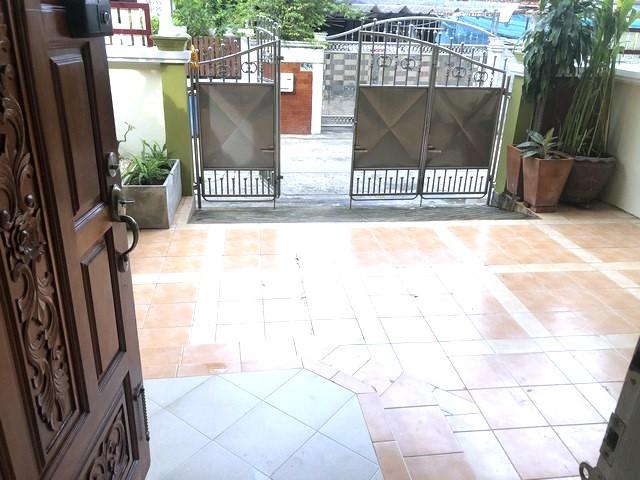 ให้เช่าทาวส์โฮม 3 ชั้น ซอยวิภาวดี 28 ย่านวิภาวดี ใกล้ BTS 5แยกลาดพร้าว ใกล้เซ็นทรัลลาดพร้าว  พื้นที่ใช้สอยขนาด 250 ตารางเมตร 4 ห้องนอน 