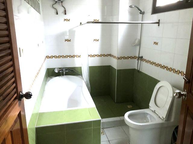 ให้เช่าทาวส์โฮม 3 ชั้น ซอยวิภาวดี 28 ย่านวิภาวดี ใกล้ BTS 5แยกลาดพร้าว ใกล้เซ็นทรัลลาดพร้าว  พื้นที่ใช้สอยขนาด 250 ตารางเมตร 4 ห้องนอน 