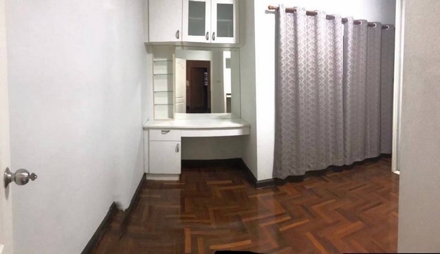 ให้เช่าทาวน์โฮม 3 ชั้น พร้อมอยู่ ทำเลเลียบทางด่วนรามอินทรา