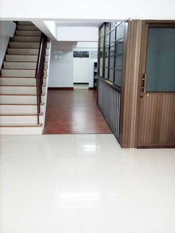 ให้เช่าอาคารพาณิชย์ 4.5 ชั้น ทำเลสุคนธสวัสดิ์ลาดพร้าว71