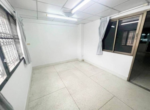 ให้เช่าอาคารพาณิชย์ 5 ชั้น ทำเลพรานนกซอย7 ใกล้MRTสามแยกไฟฉาย