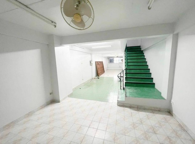 ให้เช่าอาคารพาณิชย์ 5 ชั้น ทำเลพรานนกซอย7 ใกล้MRTสามแยกไฟฉาย