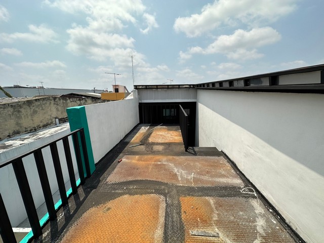 ขายอาคารพาณิชย์ ทำเลทองแน่นอน เข้าซ.เพชรเกษม 39/3 บางแค กรุงเทพ เนื้อที่ 14 ตารางวา