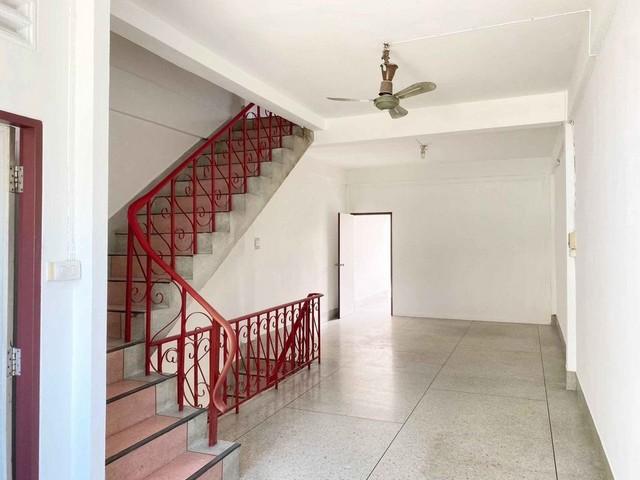  ให้เช่าอาคารพาณิชย์ 3 ชั้น ถนนประชาชื่น ใกล้รถไฟฟ้าสายสีแดง สถานีบางซ่อน