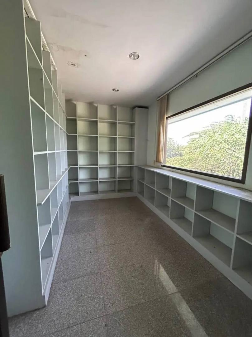 ให้เช่าโกดัง พร้อมสำน้กงาน พื้นที่ 8ไร่ ถนนพุทธมณฑลสาย 4 สามพราน 