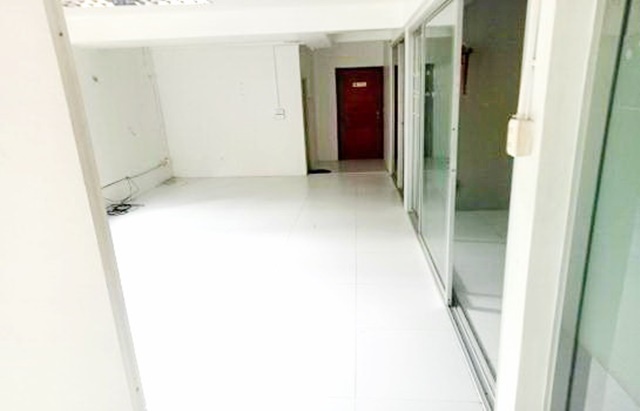 รามคำแหง110-112 ใหญ่มาก สำนักงาน บ้านพร้อมโกดัง2ชั้น 540ตรม. 210ตรว. 9นอน 3น้ำ 5จอดรถ 4แอร์ MRT สัมมากร 