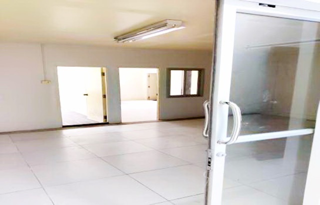 ใหญ่มาก MRT สัมมากร สำนักงาน บ้านพร้อมโกดัง2ชั้น 550ตรม. 208ตรว. 9นอน 3น้ำ 5จอดรถ 4แอร์ 