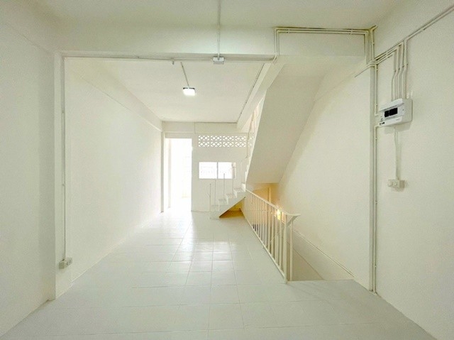 โรงพยาบาลธนบุรี Lotus จรัญสนิทวงศ์ 16ตรว. 230ตรม.  MRTจรัญ ให้เช่าอาคารพาณิชย์4ชั้น  2นอน 2จอดรถ 